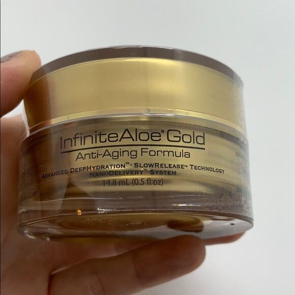 NWT InfiniteAloe Skincare Gift Set - Picture 16 of 16